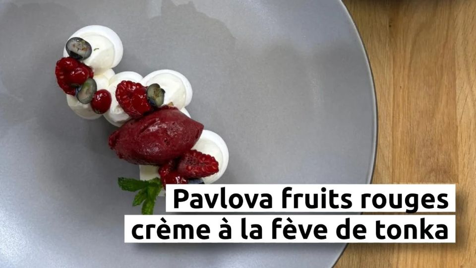 A feu doux : L'Argousier #5 Pavlova fruits rouges crème à la fève de tonka